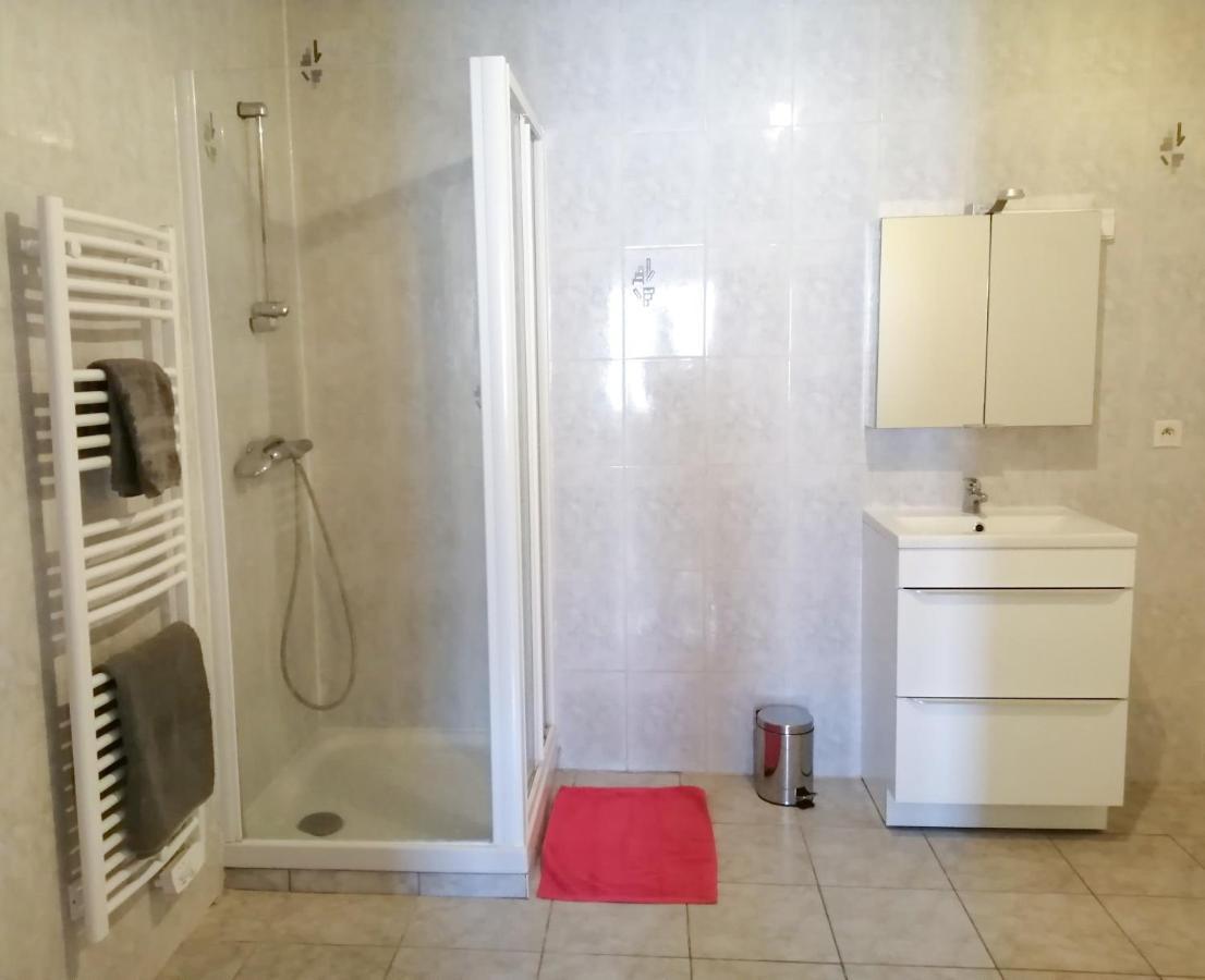 Le 32 Apartment Коняк Екстериор снимка