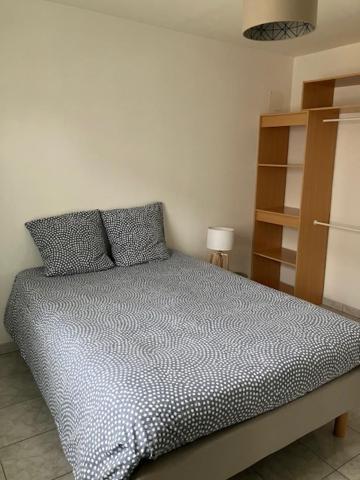 Le 32 Apartment Коняк Екстериор снимка